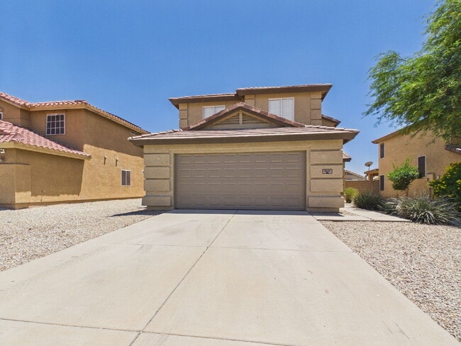 Building Photo - Spacious Heartland Ranch Beauty