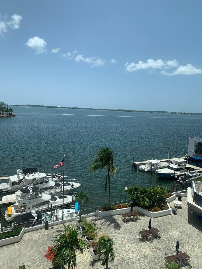 Photo - 905 Brickell Bay Dr