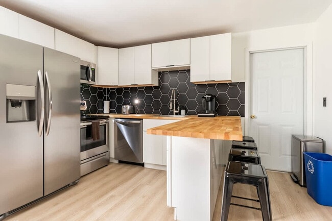 Photo - 654 Coddington Rd Unit ID1321252P