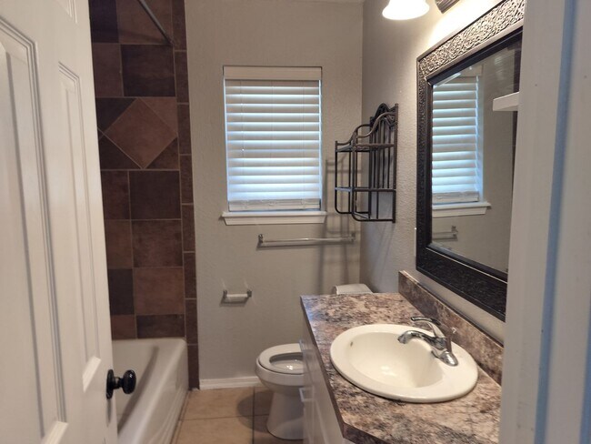 Photo - 3 Bedroom, 1 bathroom house in Edmond, OK with central heat and air