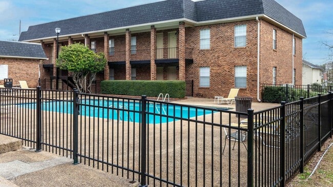 Building Photo - Hardy Manor Apartment Homes Unit E05