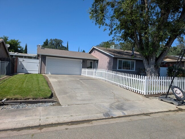Photo - 2689 Forestview Dr