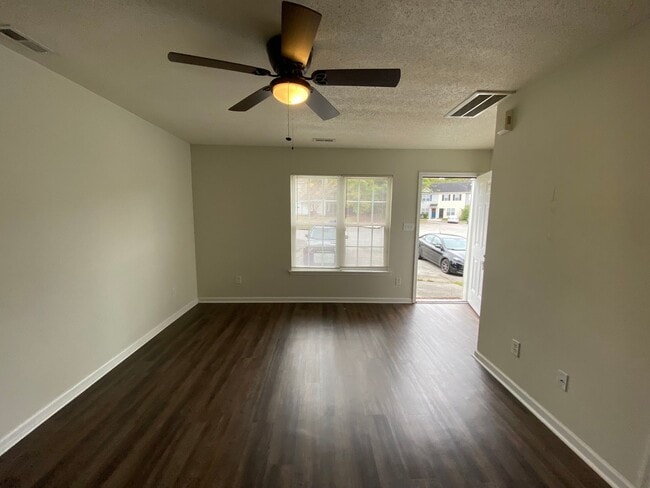 Photo - 326 Bracken Pl