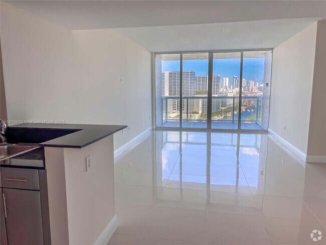 Building Photo - 1861 NW S River Dr Unit 2209 Rental