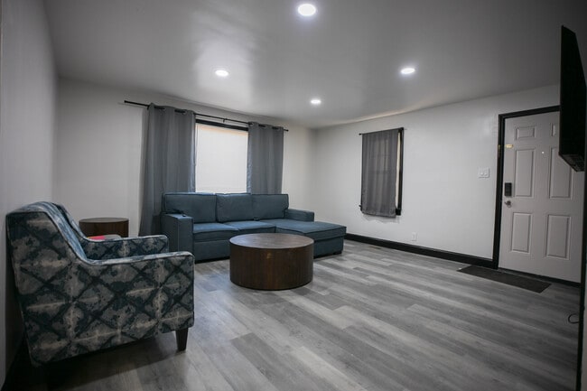 Photo - 111 E Garwood Ave Unit A