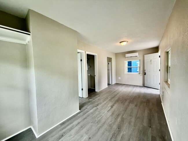 Photo - 8 E Main St