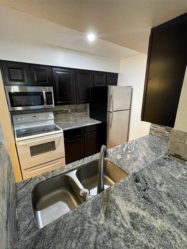 Building Photo - 18519 Egret Bay Blvd Unit 1502