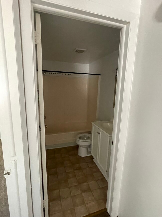 Photo - 305 Cherry St