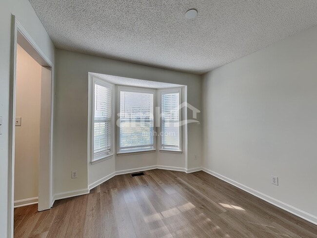 Photo - 205 Wood Green Dr