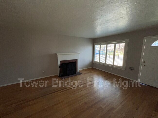 Photo - 3678 Marjorie Way
