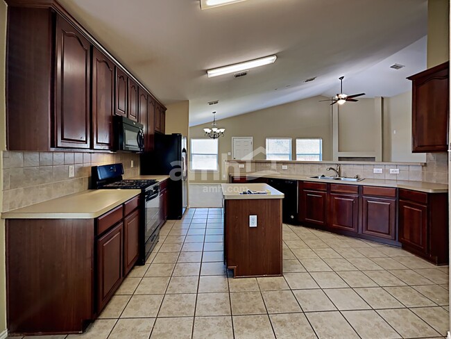 Photo - 1415 Spinnaker Way