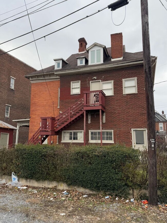 Photo - 17 N Earl St Unit 17 N. Earl Street, Apt. #1