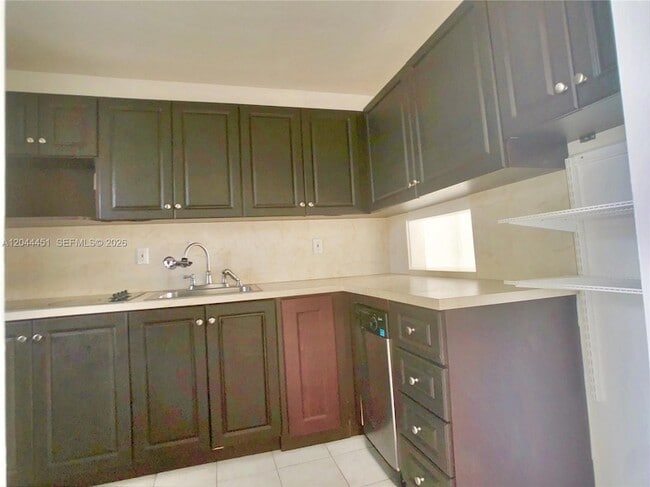 Photo - 1575 Euclid Ave Unit 305