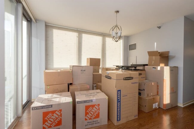 Photo - 330 W Grand Ave Unit 18F