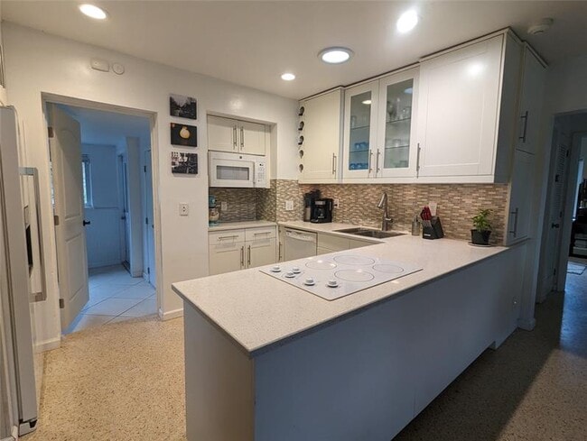 Building Photo - 609 NE 14th Pl Rental