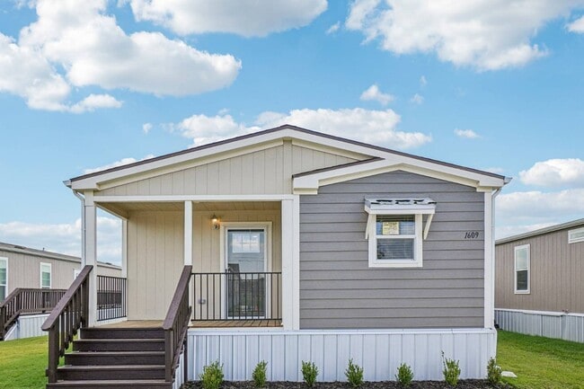 Photo - 1609 American Dr