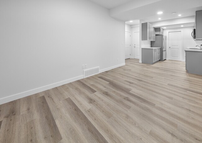 Photo - 3016-3169 166 St S W