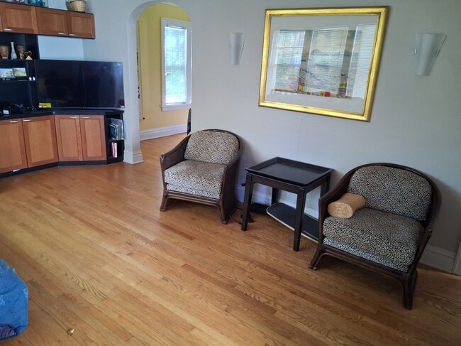 Building Photo - 620 Sheldon St