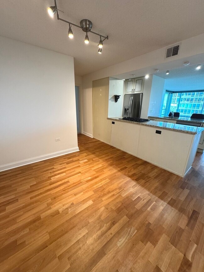 Photo - 9725 Woods Dr Unit 1203