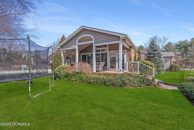 Photo - 4 Lawrence Ave