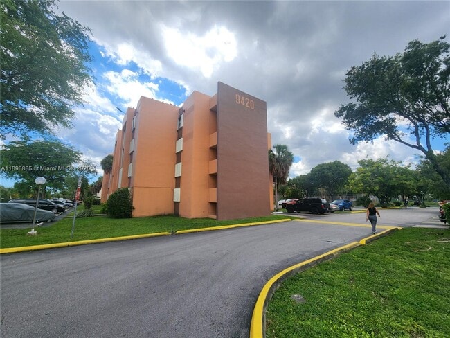 Building Photo - 9420 W Flagler St Unit 214