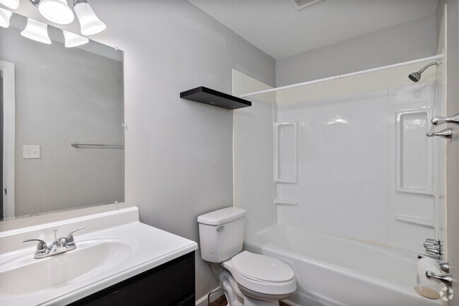 1BR, 1BA - 500SF - Bathroom