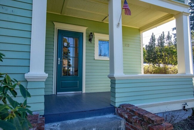 Photo - Gorgeous Vintage Home in Downtown Langley with Detached Guest Studio!!