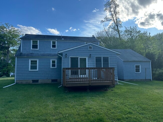 Photo - 1535 Frank St
