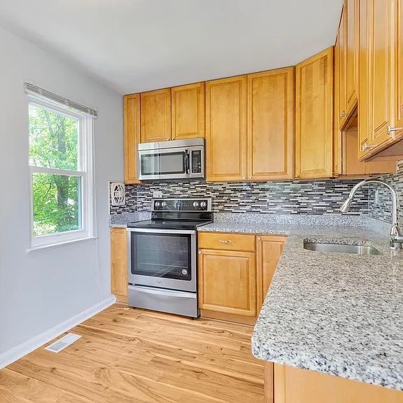 Photo - 8221 Tomlinson Ct