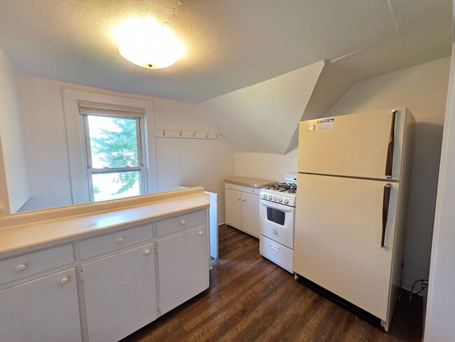 Photo - 160 13th Ave S Unit Upper