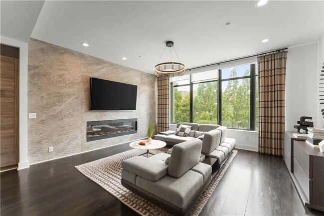 Photo - 906 Lenox Blvd