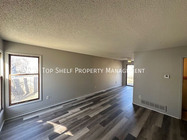 Photo - 2705 51st St