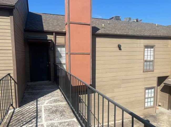 Photo - 706 W 24th St Unit 305
