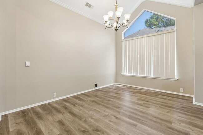 3313 Heatherbrook Dr