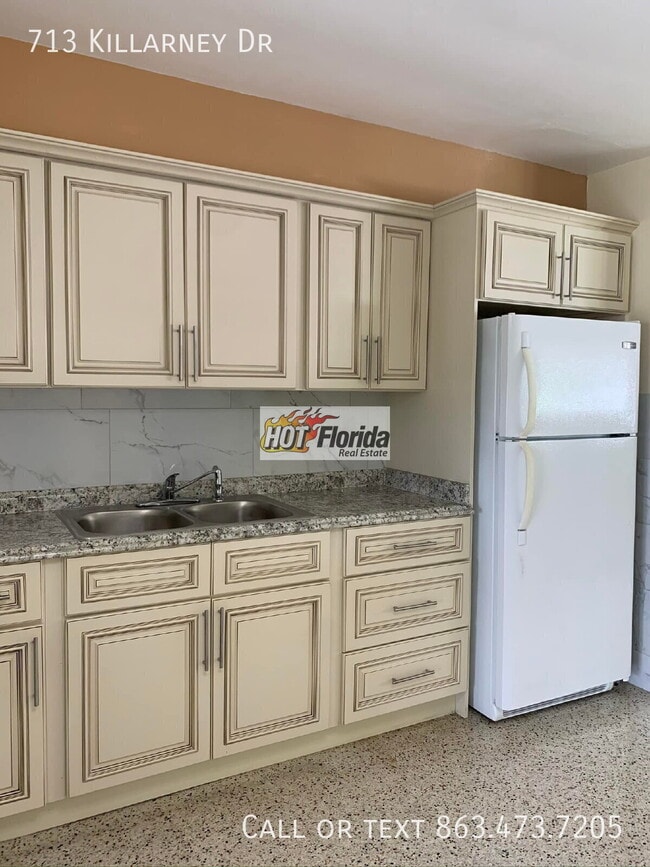 Photo - 713 Killarney Dr