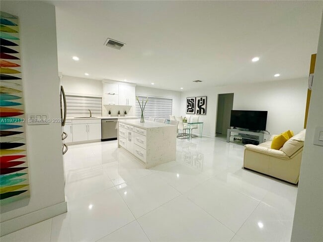 Photo - 9230 SW 68th St