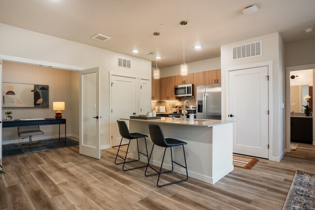 Cocina y sala de estudio - Olympus Latitude