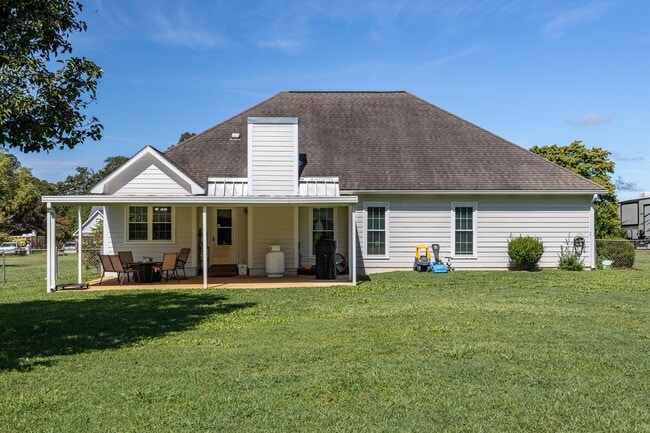 Photo - 196 Lynwood Ln
