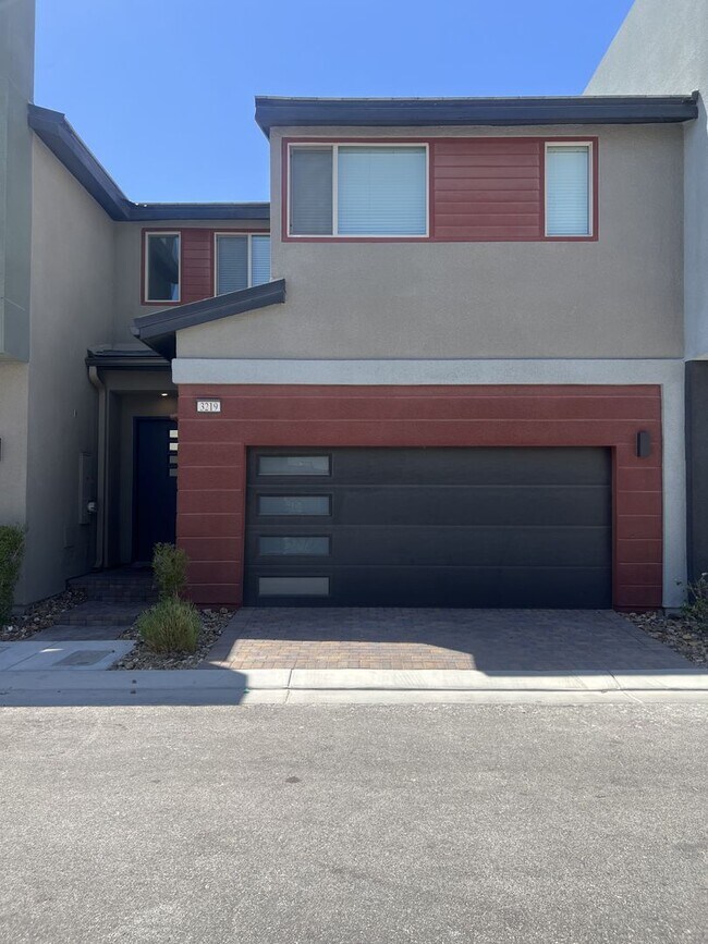 Building Photo - A Fabulous 2 Bedroom, 2 Bathroom townhome ...