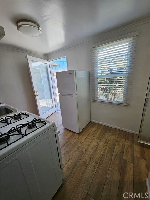 Photo - 14914 Denker Ave