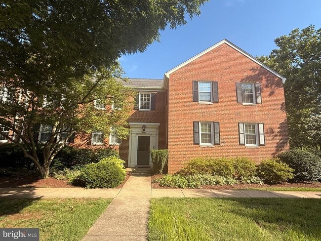 Building Photo - 6700 Wakefield Dr Unit A2 Rental