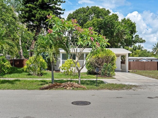 Building Photo - 113 SW 22nd Ave Rental