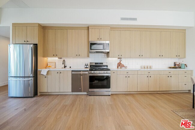 Photo - 611 N Virgil Ave Unit 407