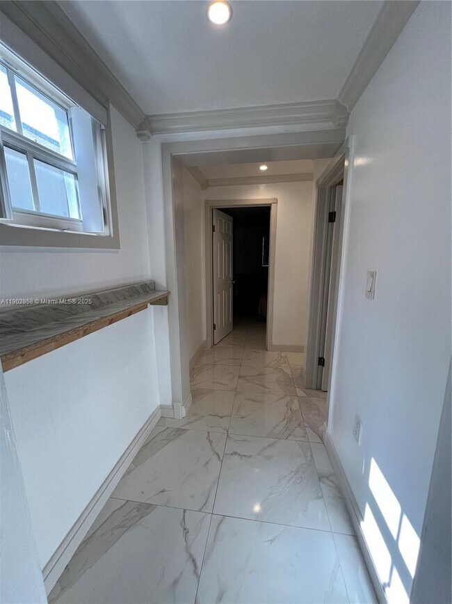 Photo - 1490 NW 34th St Unidad 2