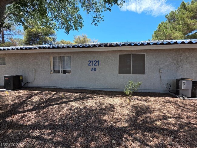 Building Photo - 2121 Chertsey Dr Unit D