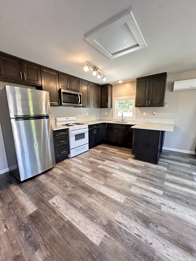 Photo - 732 Twin Oaks Ave