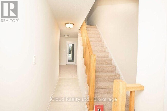 Photo - 84 Fieldridge Cres