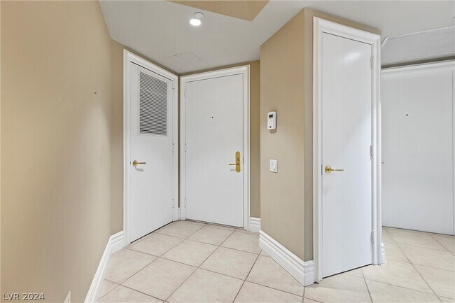 Photo - 2877 Paradise Rd Unidad 1706