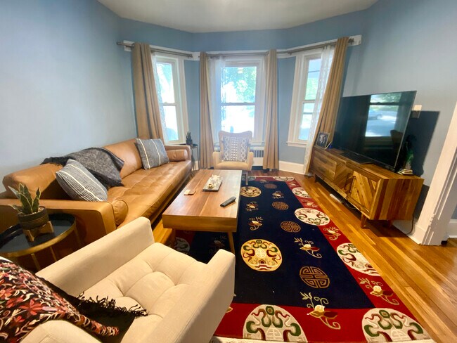 Building Photo - 1446 Centre St Unit 1