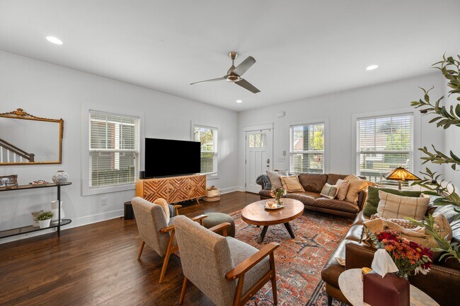 Photo - 1126A Cahal Ave